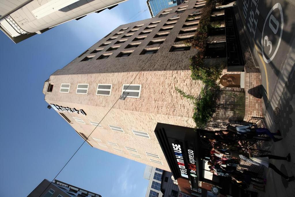 Готель Myeongdong Mom House Сеул Екстер'єр фото