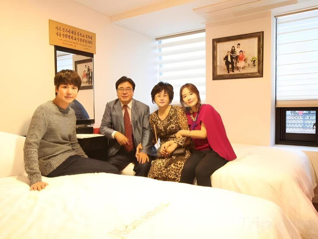 Готель Myeongdong Mom House Сеул Екстер'єр фото