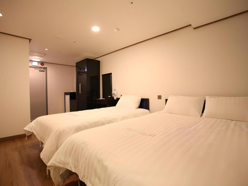 Готель Myeongdong Mom House Сеул Екстер'єр фото